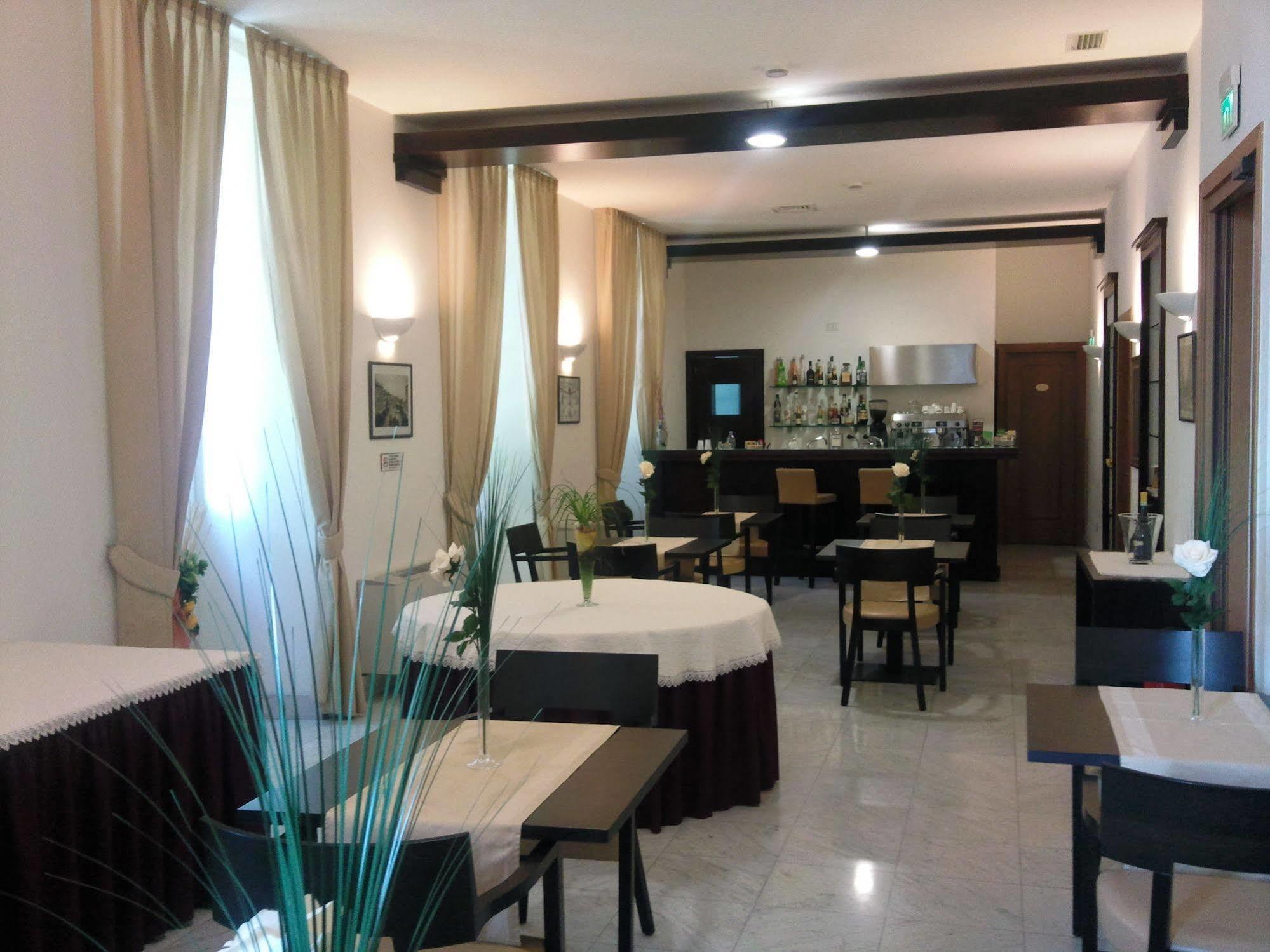 Hotel Due Colonne Cagliari Ngoại thất bức ảnh